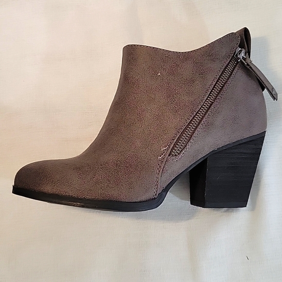 Women's Wide Width Ankle Boots, Extra Wide Mid Heel Side Zipper Booties - Picture 8 of 10